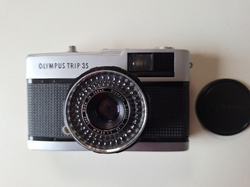 Olympus Trip 35 met Voigtländer flitser, Ophalen of Verzenden, Gebruikt, Compact, Olympus