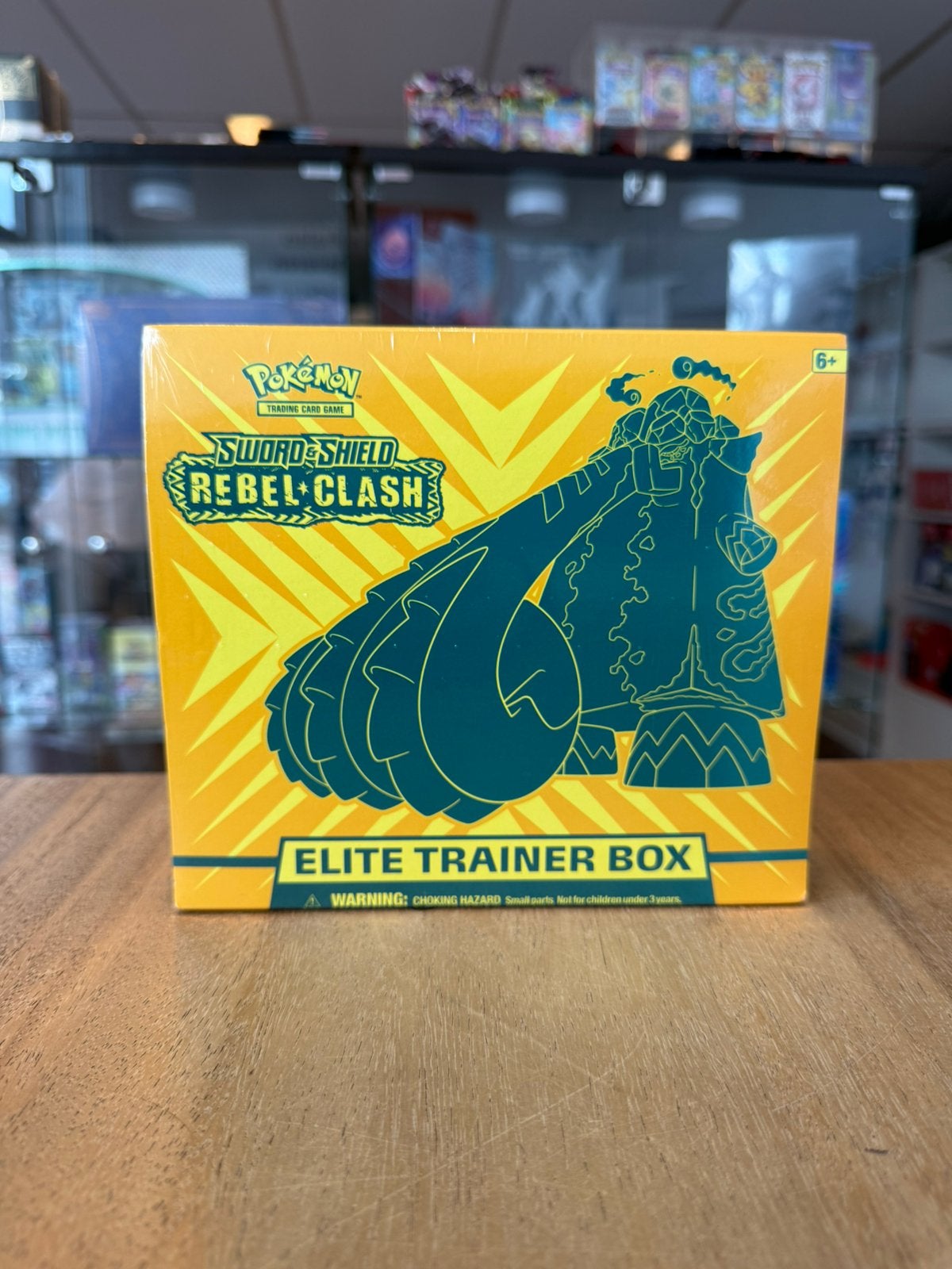 Pokémon Rebel Clash elite trainer box, Hobby en Vrije tijd, Verzamelkaartspellen | Pokémon, Ophalen of Verzenden, Nieuw, Boosterbox