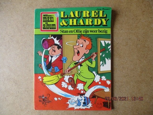 adv4621 laurel en hardy maxi album, Boeken, Eén stripboek, Ophalen, Gelezen