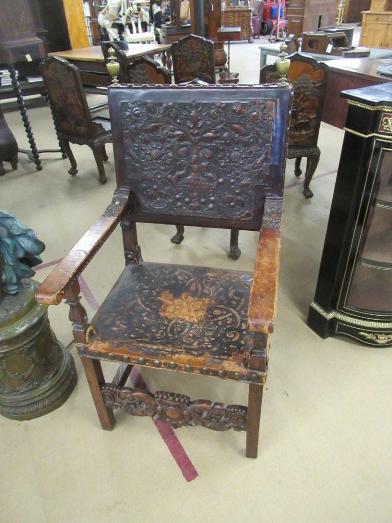 Oer 11326 grote antieke armstoel met leer printen, Ophalen