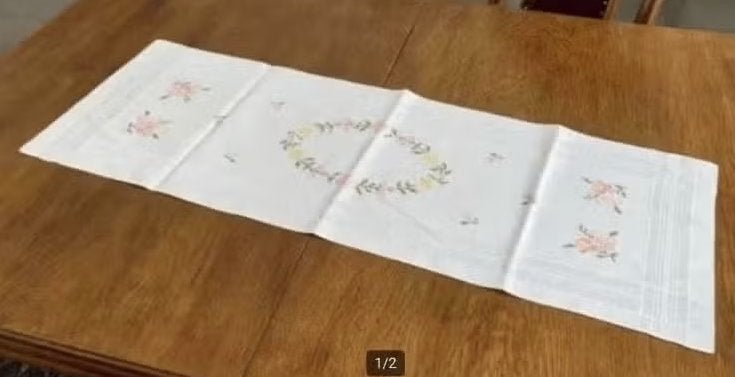Tafelloper, loper, tafelkleed handgeborduurde bloemen; 37 96, Huis en Inrichting, Ophalen of Verzenden, Zo goed als nieuw, Rechthoek