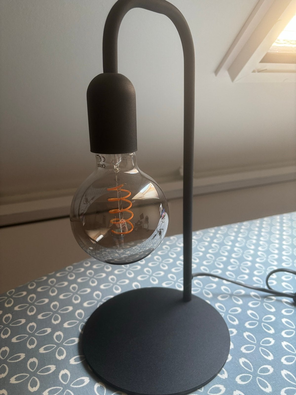 Moderne zwarte tafellamp met Edison LED-lamp, Huis en Inrichting, Ophalen, E27 (groot), Zo goed als nieuw, Zwart