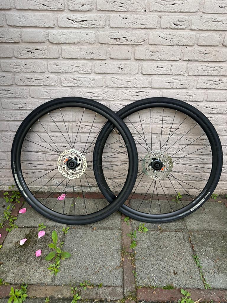 700 disc wielset racefiets/gravelbike incl. MAXXIS banden, Fietsen en Brommers, Fietsonderdelen, Ophalen of Verzenden, Zo goed als nieuw