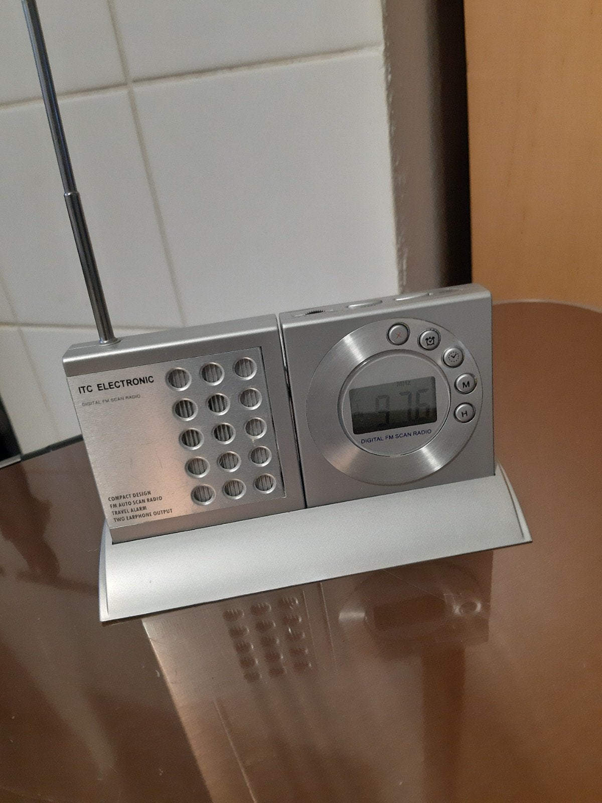 ITC Electronic Digitale FM Scan Radio met Standaardje bieden, Audio, Tv en Foto, Ophalen of Verzenden, Gebruikt, Radio