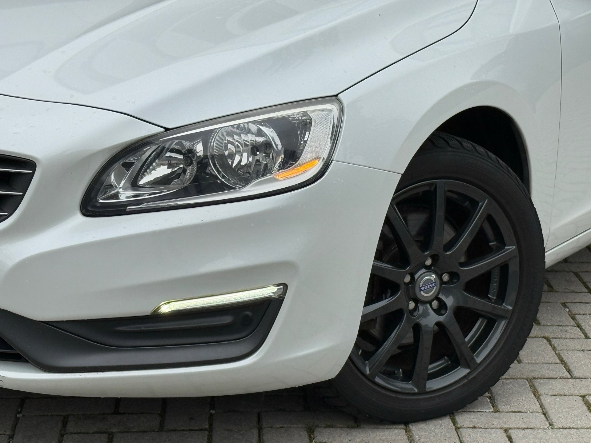 Volvo S60 1.6 T3 R-Design / AUTOMAAT / LEDEREN BEKLEDING, Auto's, 15 km/l, Gebruikt, 4 cilinders, 150 pk