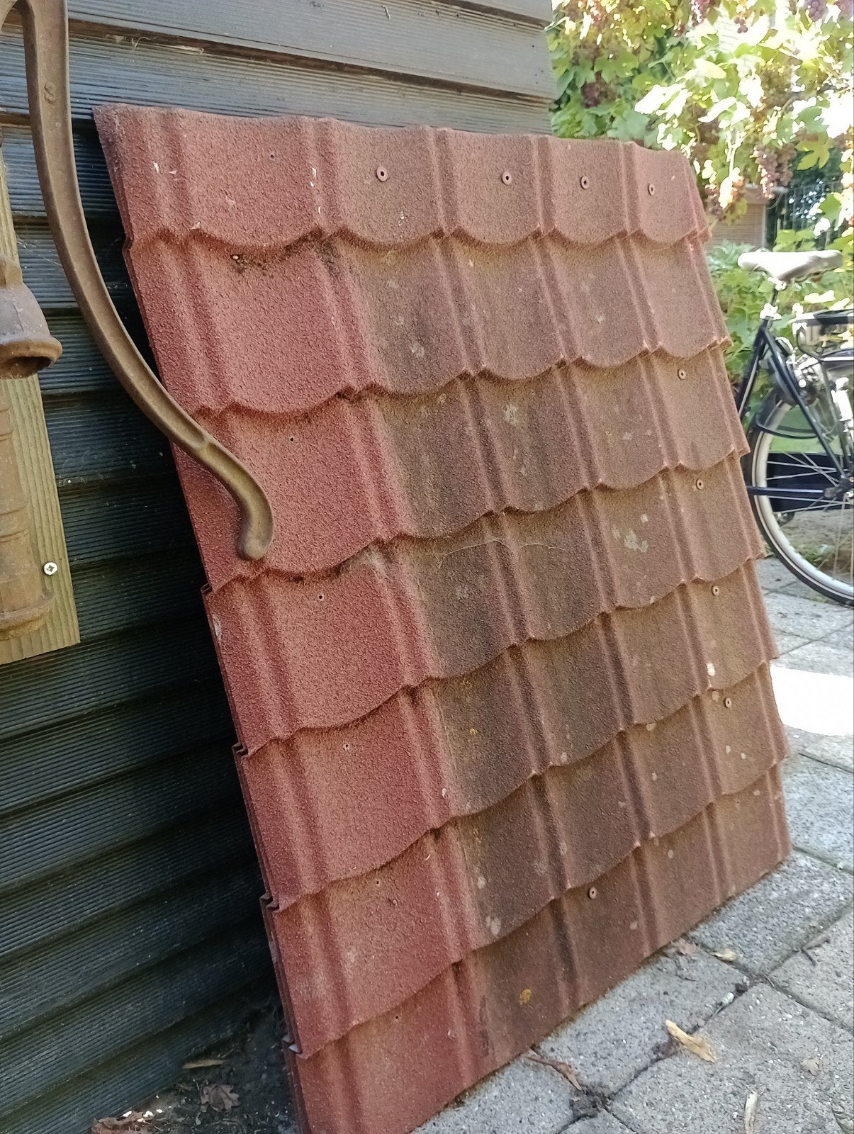 Drie rode dakpanplaten aluminium Aquaplan. 88 x 105 cm, Gebruikt, Minder dan 5 m², Metaal, Rood