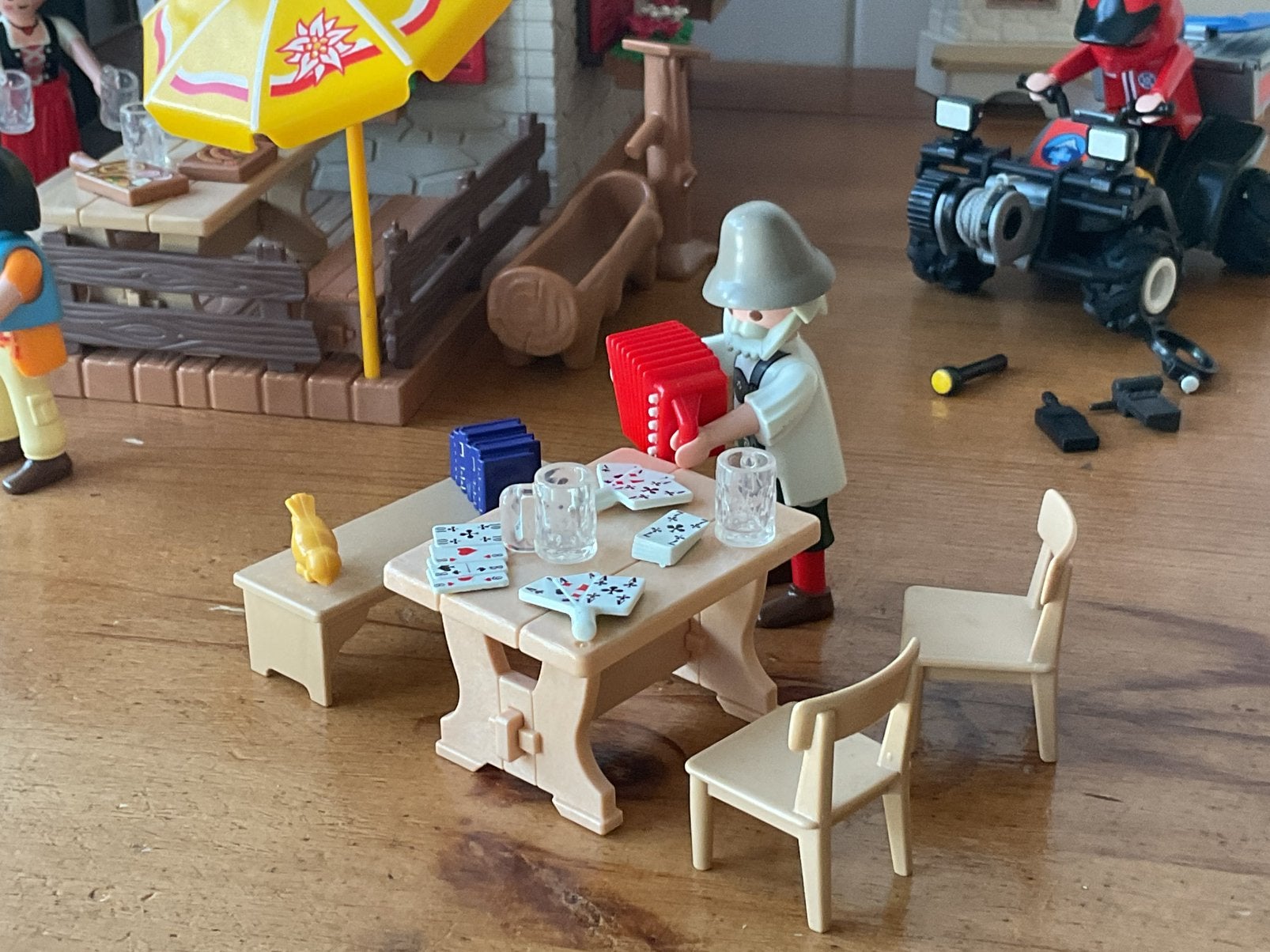 Foto 9 van PLAYMOBIL UTGEBREIDE COUNTRY ALPENHUT 🍺 🪗 SUPER LEUK !!