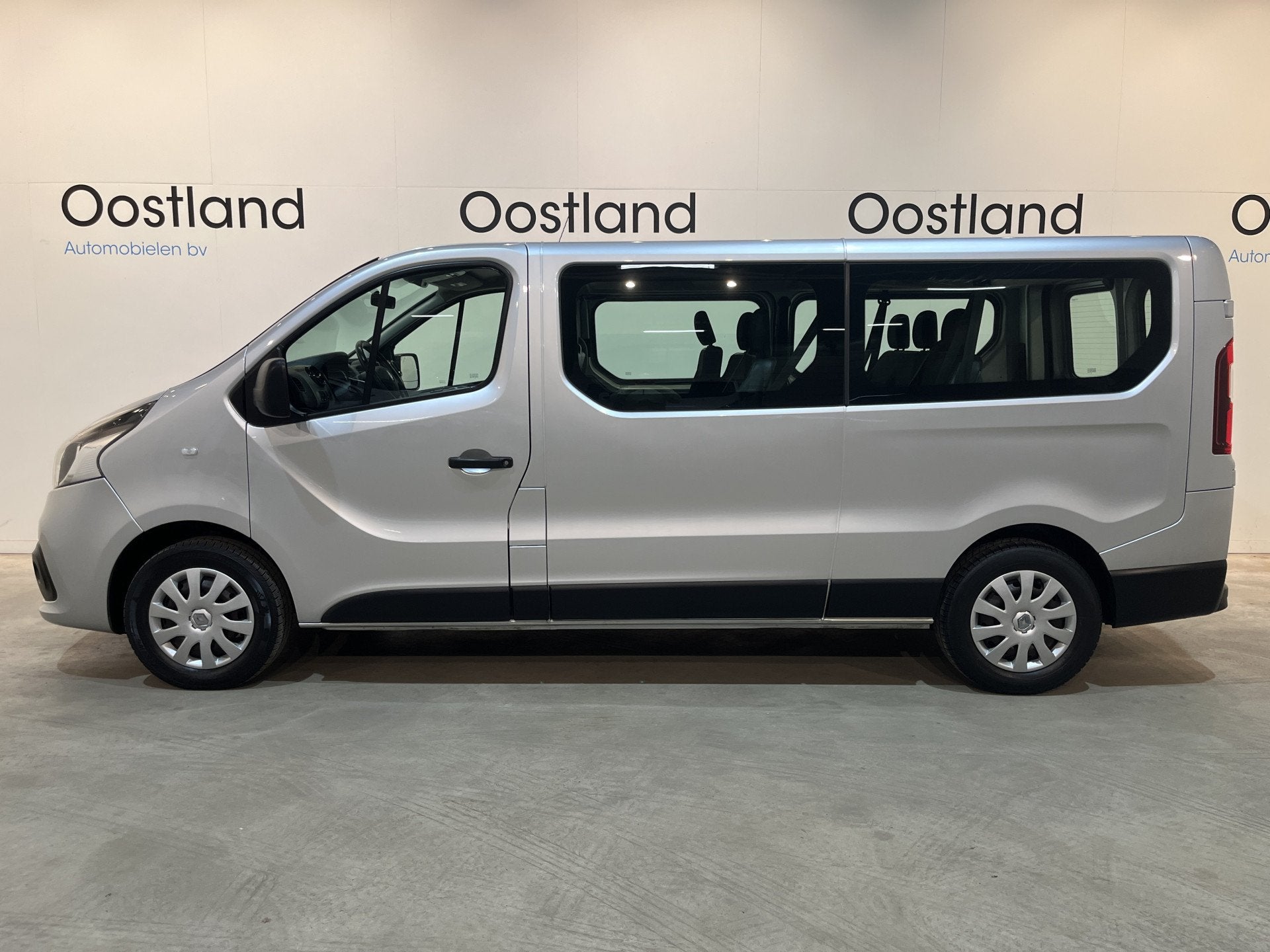 Renault Trafic Passenger 1.6 dCi Grand Personenvervoer / 9-P, Auto's, Voorwielaandrijving, Stof, Gebruikt, Bedrijf