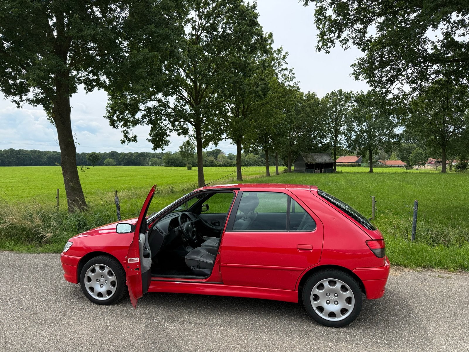 Peugeot 306 1.8 XT 16V 2000 Rood, Auto's, Peugeot, Voorwielaandrijving, 4 cilinders, 49 €/maand, 1200 kg