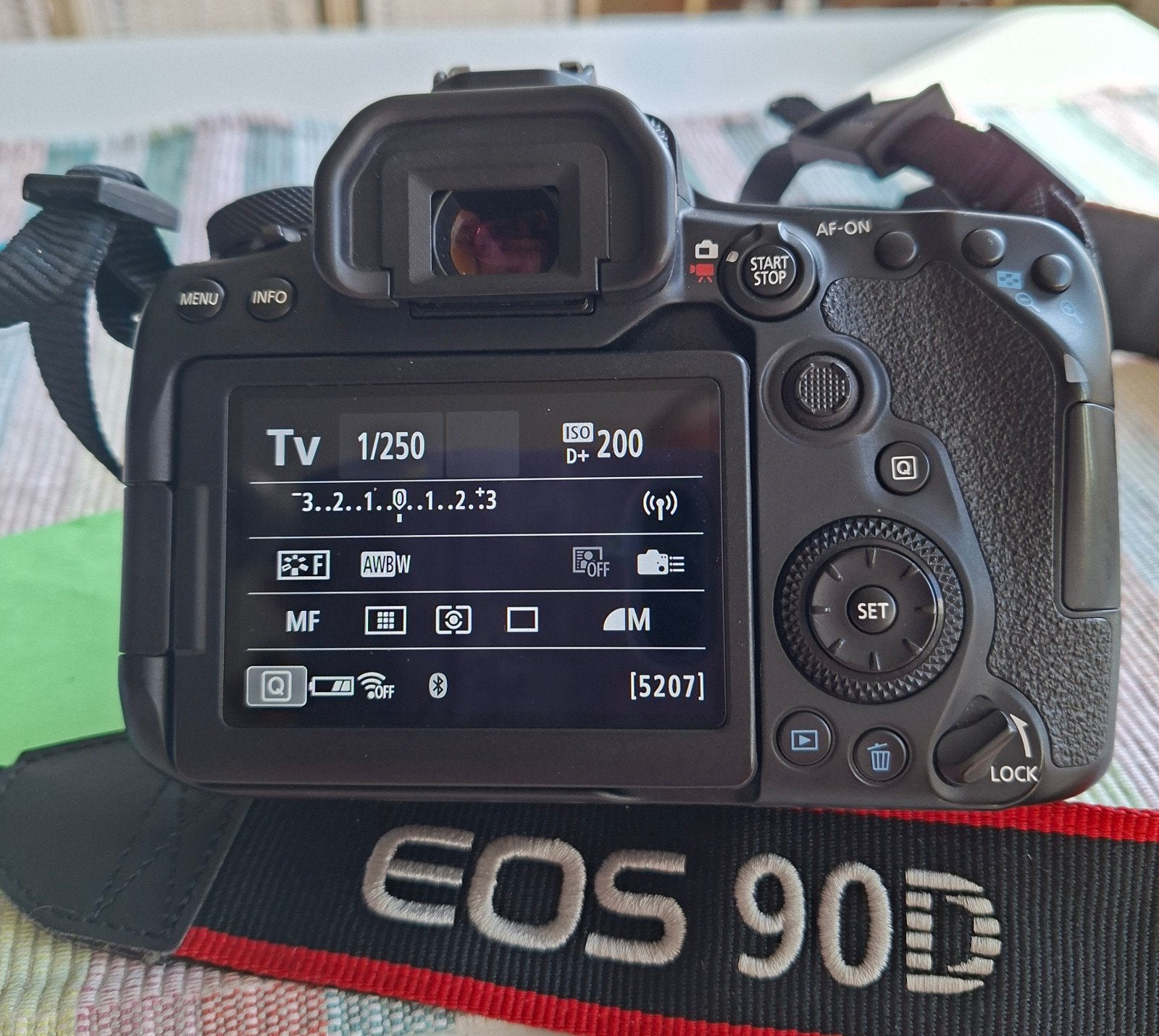 Canon EOS 90D  body + boek, Spiegelreflex, Canon, Handleiding, Ophalen of Verzenden