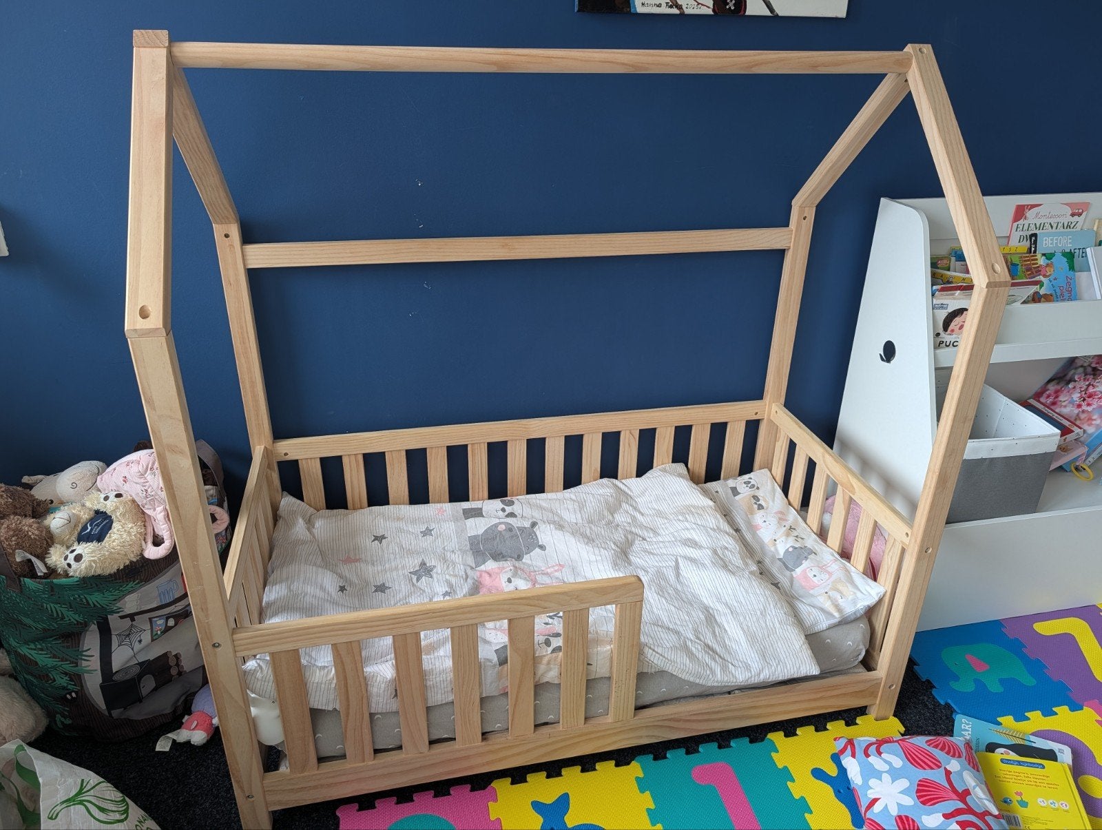 Kinderhuisbed (vloerbed) met matras en beddengoed, Ophalen, 140 tot 160 cm, Zo goed als nieuw, Matras