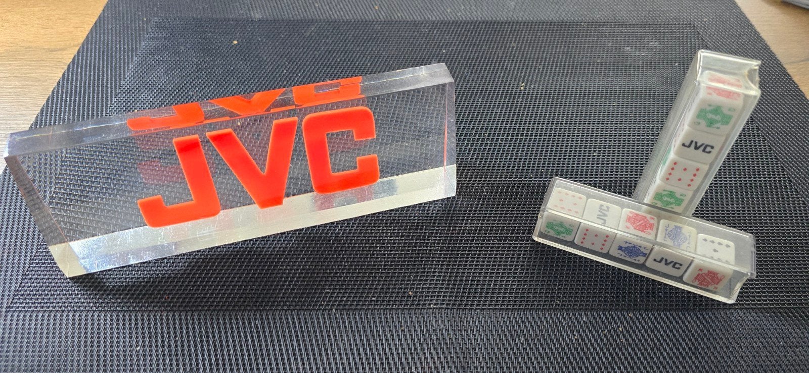 JVC Promotionele Set: Acryl Blok & Dobbelstenen, Ophalen of Verzenden, Zo goed als nieuw