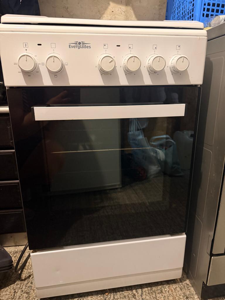 Everglades Elektrisch Fornuis met Oven - Wit, Ophalen, Gebruikt, 60 cm of meer, 4 kookzones