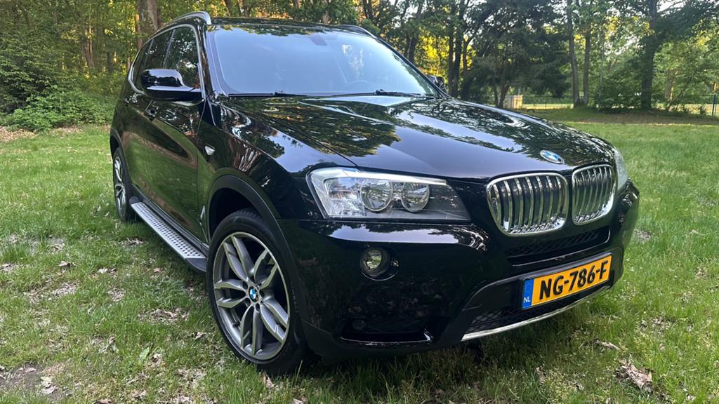 BMW X3 20iX High Executive | Pano | Leer | Trekhaak | 105dkm, 2000 kg, Zwart, Leder, Bruin