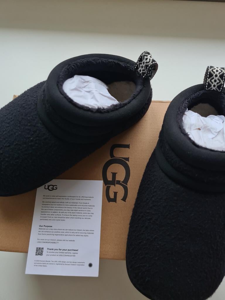 Nieuw in doos, UGG pantoffels Maat 32,5, Slofjes, UGG, Jongetje of Meisje, Nieuw