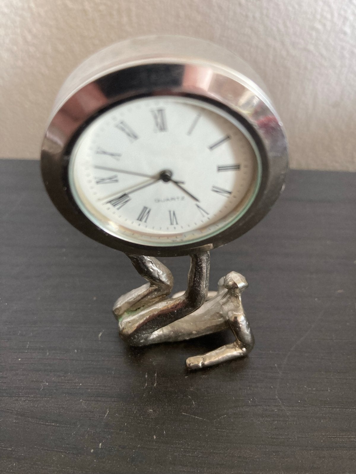 Verzilverd Quarts Klokje met Figuurtje, Antiek en Kunst, Ophalen of Verzenden
