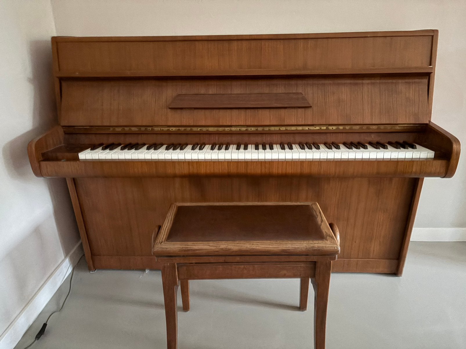 Piano met Kruk, Muziek en Instrumenten, Piano's, Ophalen, Gebruikt, Bruin, Piano