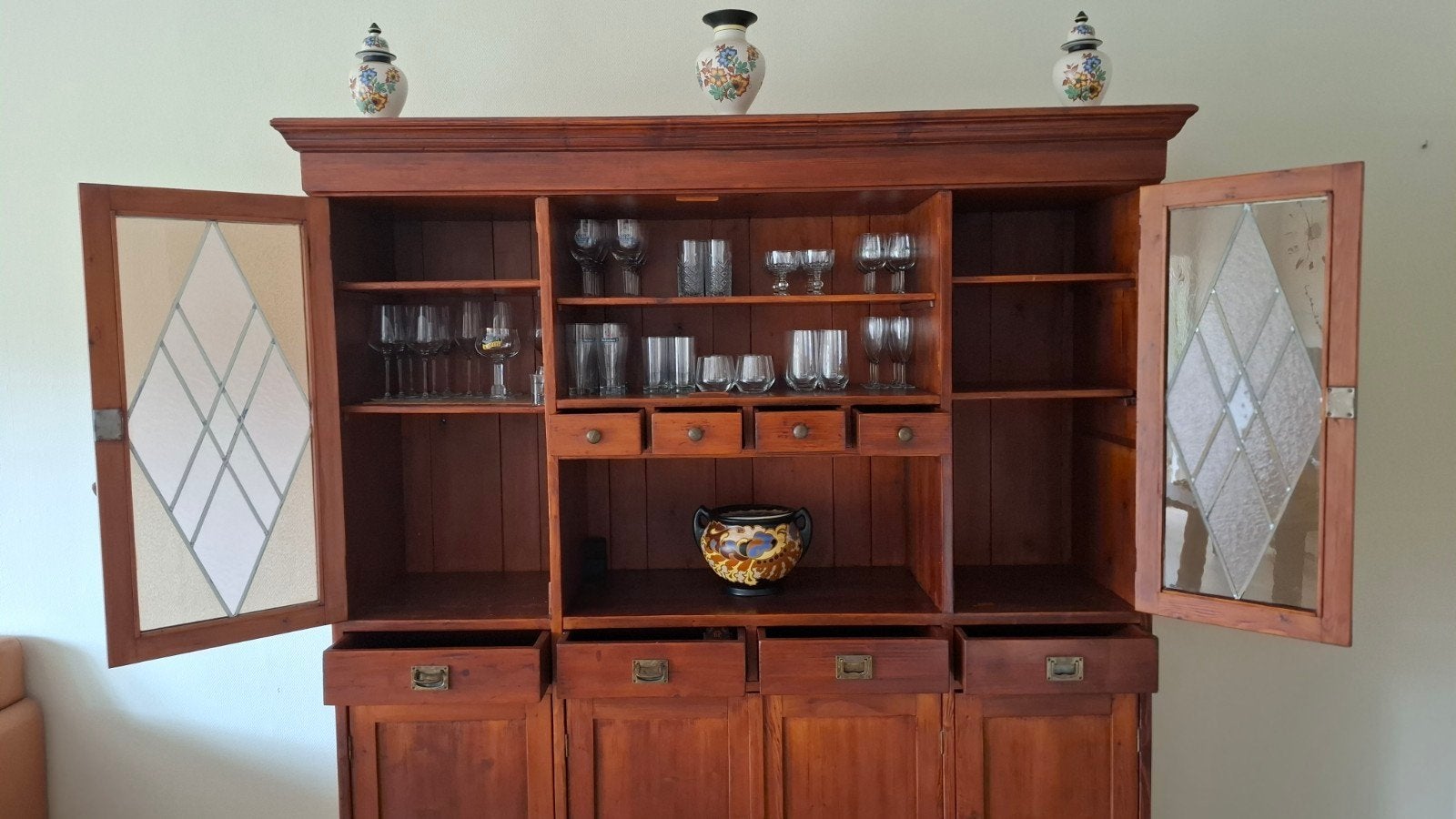 Antieke houten buffetkast met glas-in-lood deuren, Ophalen of Verzenden