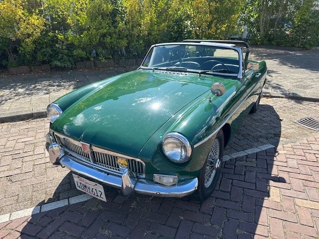 MG B (bj 1968), Open dak, Zwart, 95 pk, Cabriolet