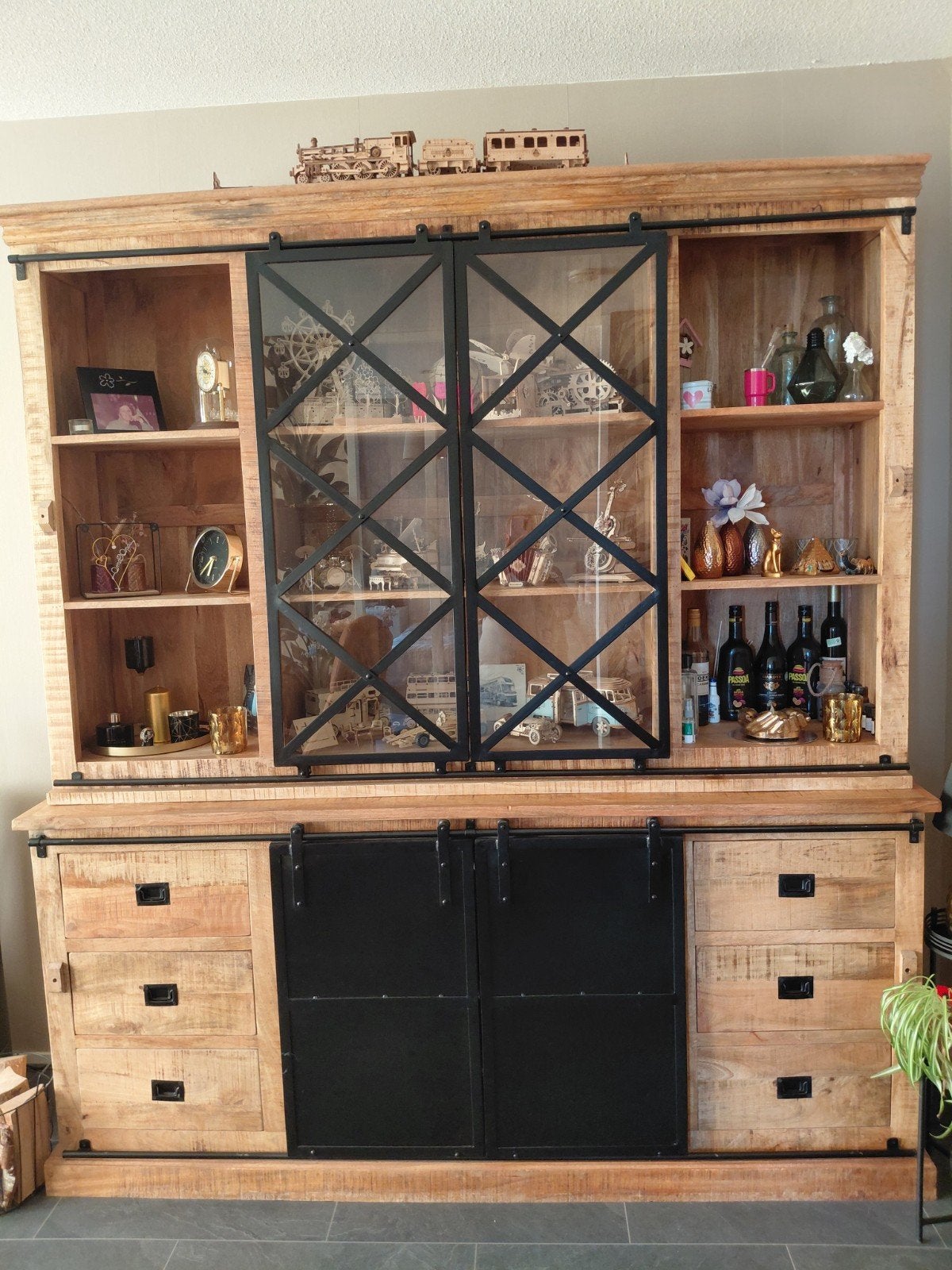Mooie buffetkast, 2-delig, 200x220 cm, zo goed als nieuw, Huis en Inrichting, Kasten | Buffetkasten, Glas, Met deur(en), 200 cm of meer