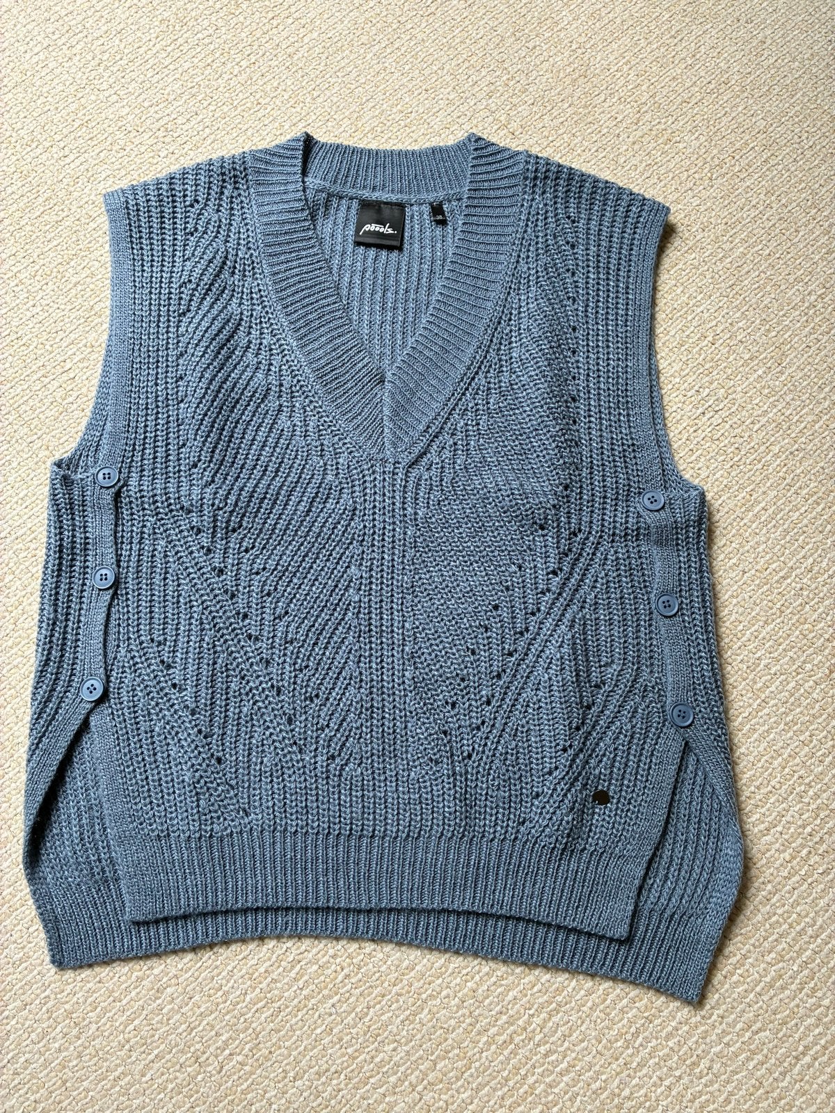 Mooie gebreide Poools spencer in maat M €9,50, Ophalen of Verzenden, Nieuw, Maat 38/40 (M), Blauw