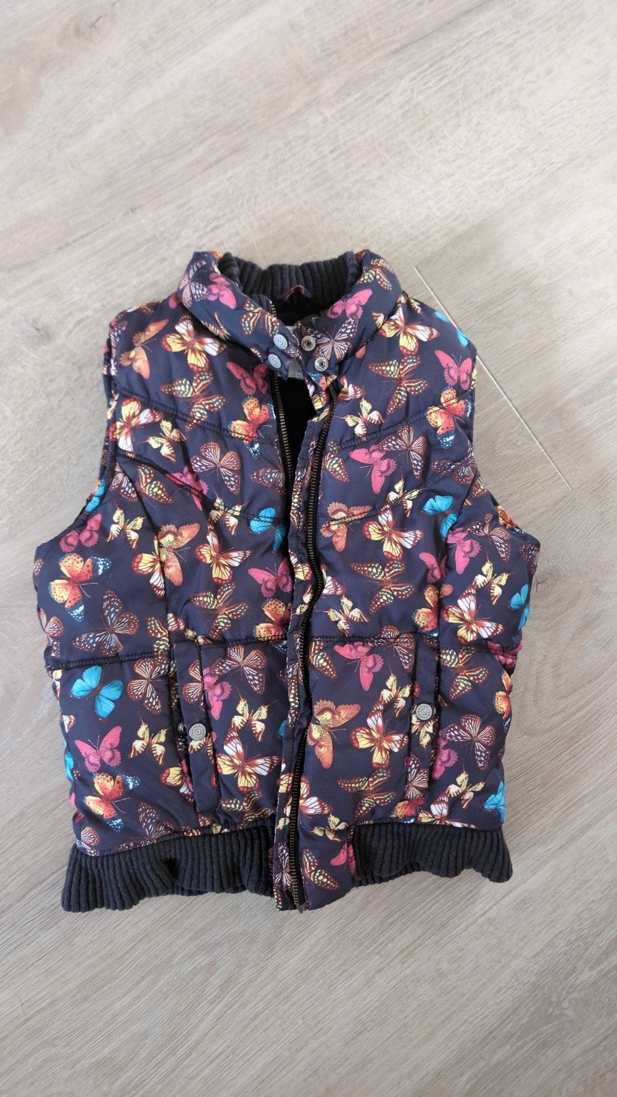 Leuke bodywarmer met gekleurde vlinders, maat 146-154, Ophalen of Verzenden, Gebruikt, Meisje, Jas