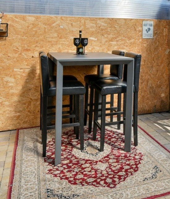 Moderne bartafel met 4 krukken - perfect voor kleine ruimtes, Huis en Inrichting, Tafels | Eettafels, Gebruikt, 50 tot 100 cm