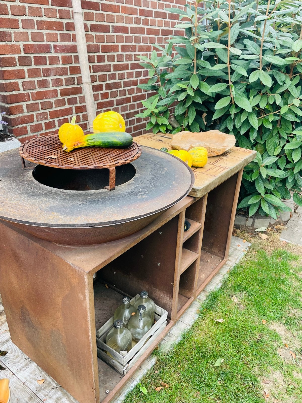 Robuuste Cortenstaal Ofir BBQ met Werkblad, Ophalen, Gebruikt, Houtskool, Vrijstaand