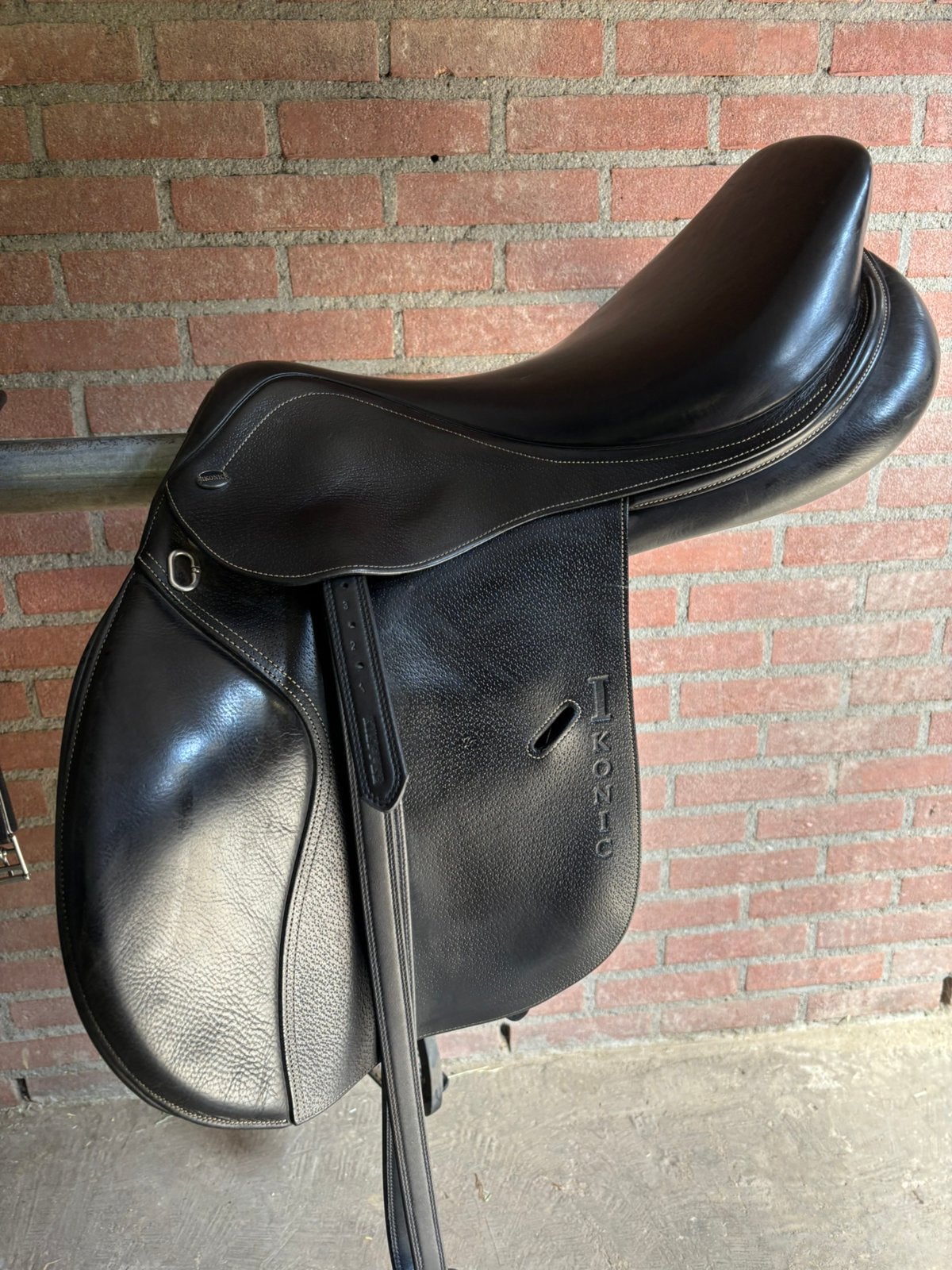 Ikonic Evolution Springzadel, Dieren en Toebehoren, L (17.5 inch), Ikonic, Ophalen of Verzenden, Middeldiepe zit
