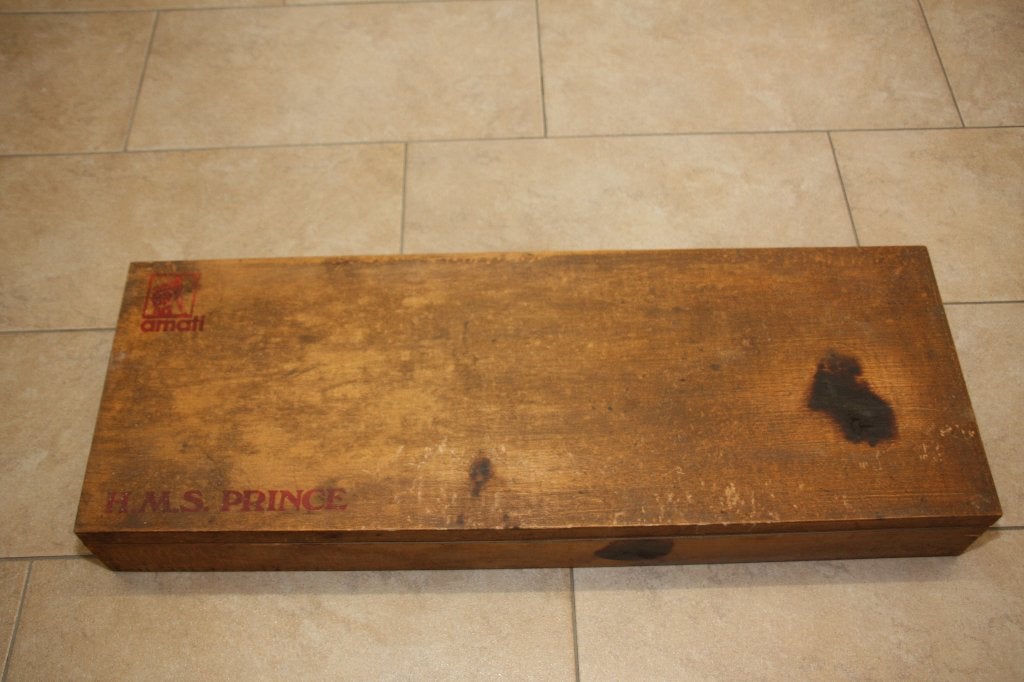 Houten kist Amati HMS Prince., Ophalen