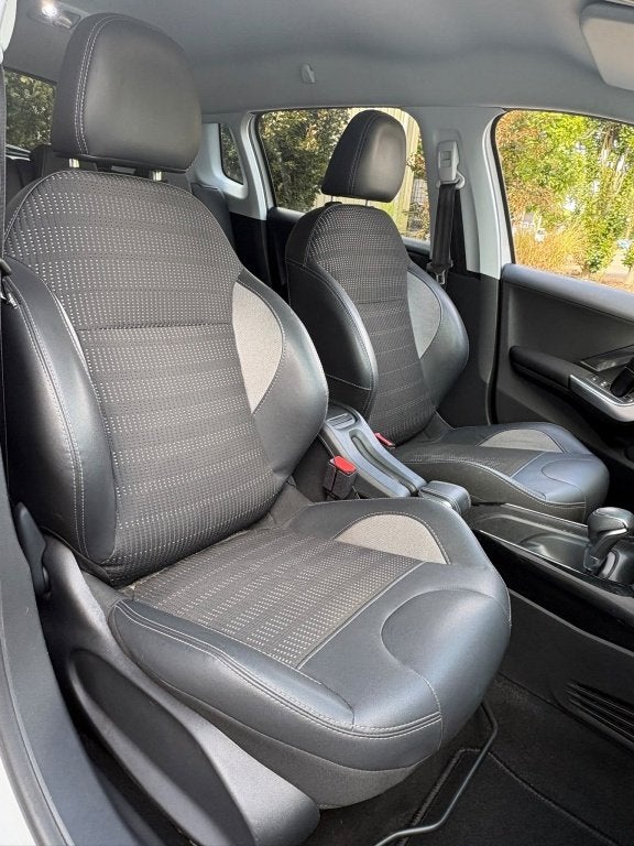Foto 10 van Peugeot 2008 1.2 PureTech Allure Distributie V.V AUTOMAAT Xe