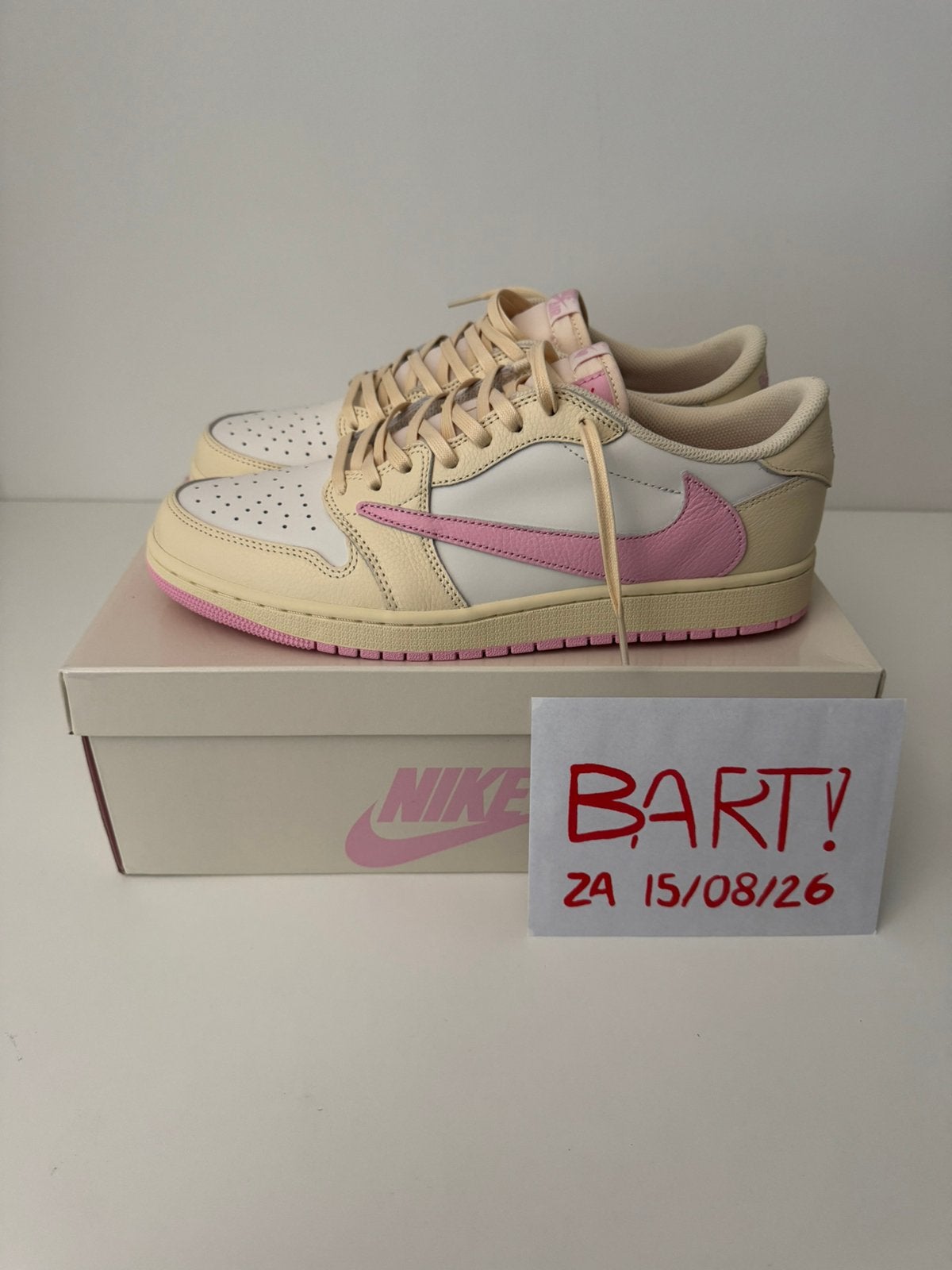 Travis Scott Air Jordan 1 Low Muslin Shy Pink 45,5, Overige kleuren, Verzenden, Sneakers of Gympen, Zo goed als nieuw