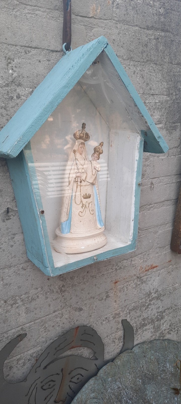 Antiek Mariabeeldje met kindje Jezus in nis, Antiek en Kunst, Ophalen of Verzenden