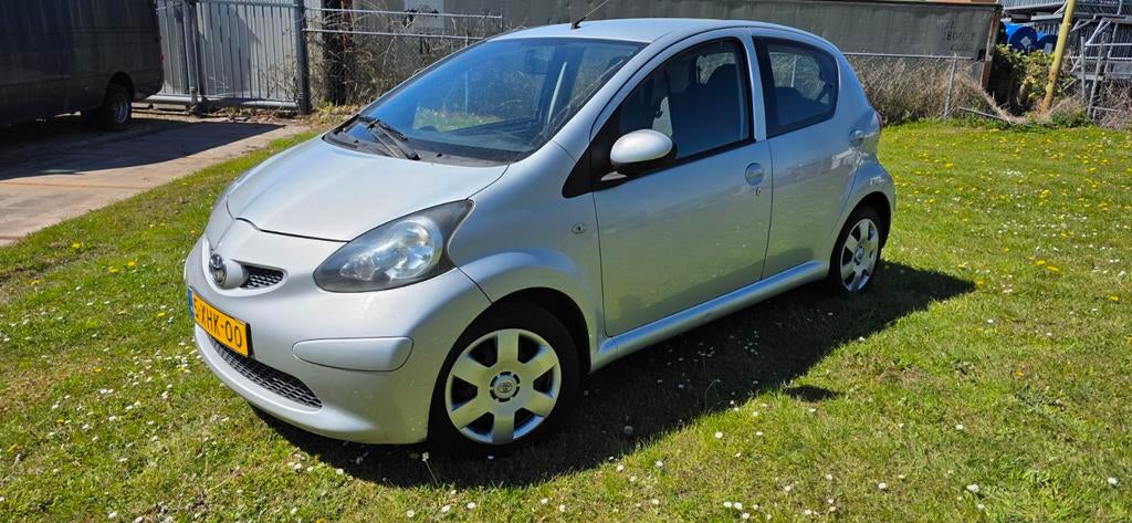 Toyota Aygo 1.0 12V Vvt-i 5DRS 2007 Grijs airco! Nieuwe apk!, Auto's, Toyota, Voorwielaandrijving, 4 stoelen, 68 pk, Handgeschakeld
