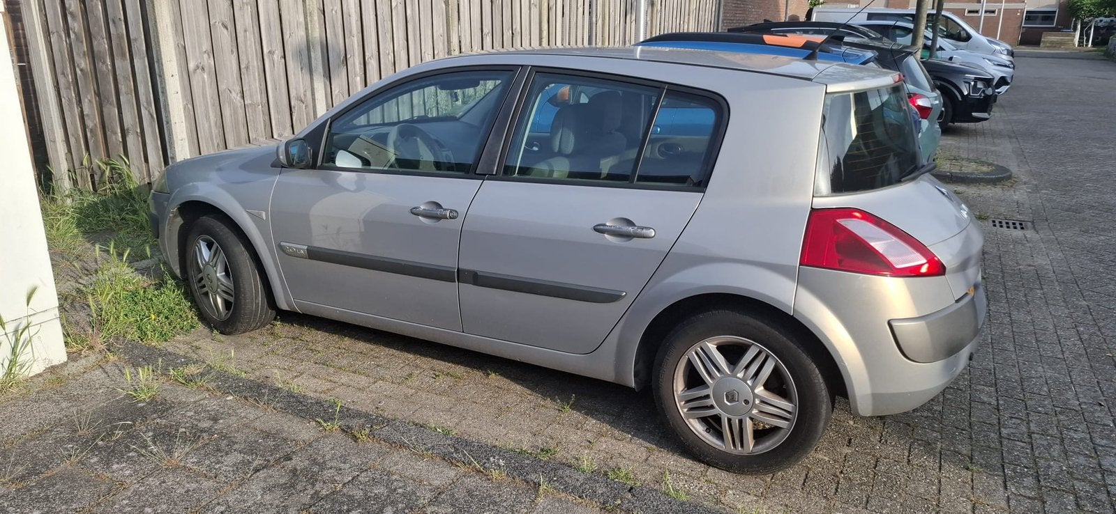 Renault Mégane 2.0 16V AUT S2005 2003 Beige, 1998 cc, 4 cilinders, Beige, Origineel Nederlands