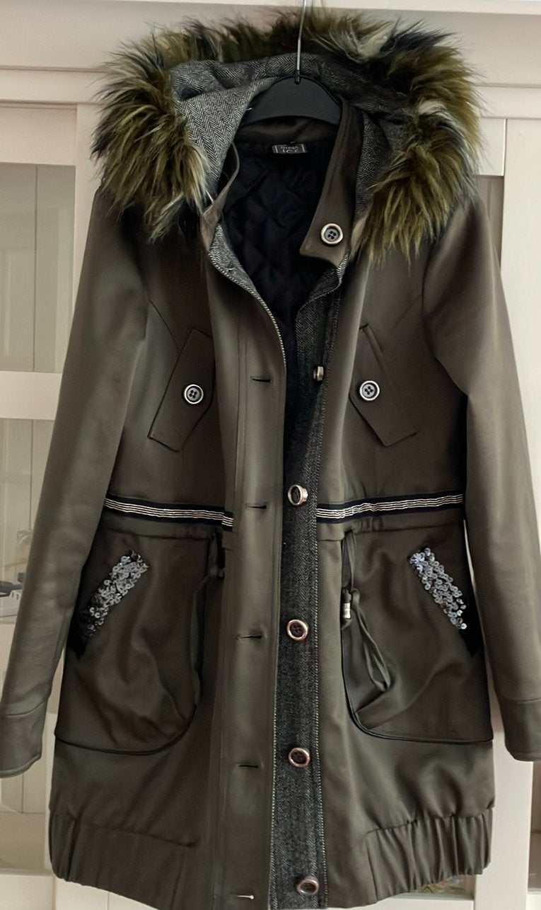 Mooie winterjas in perfecte staat, Kleding | Dames, Ophalen, Zo goed als nieuw, Maat 38/40 (M), Groen
