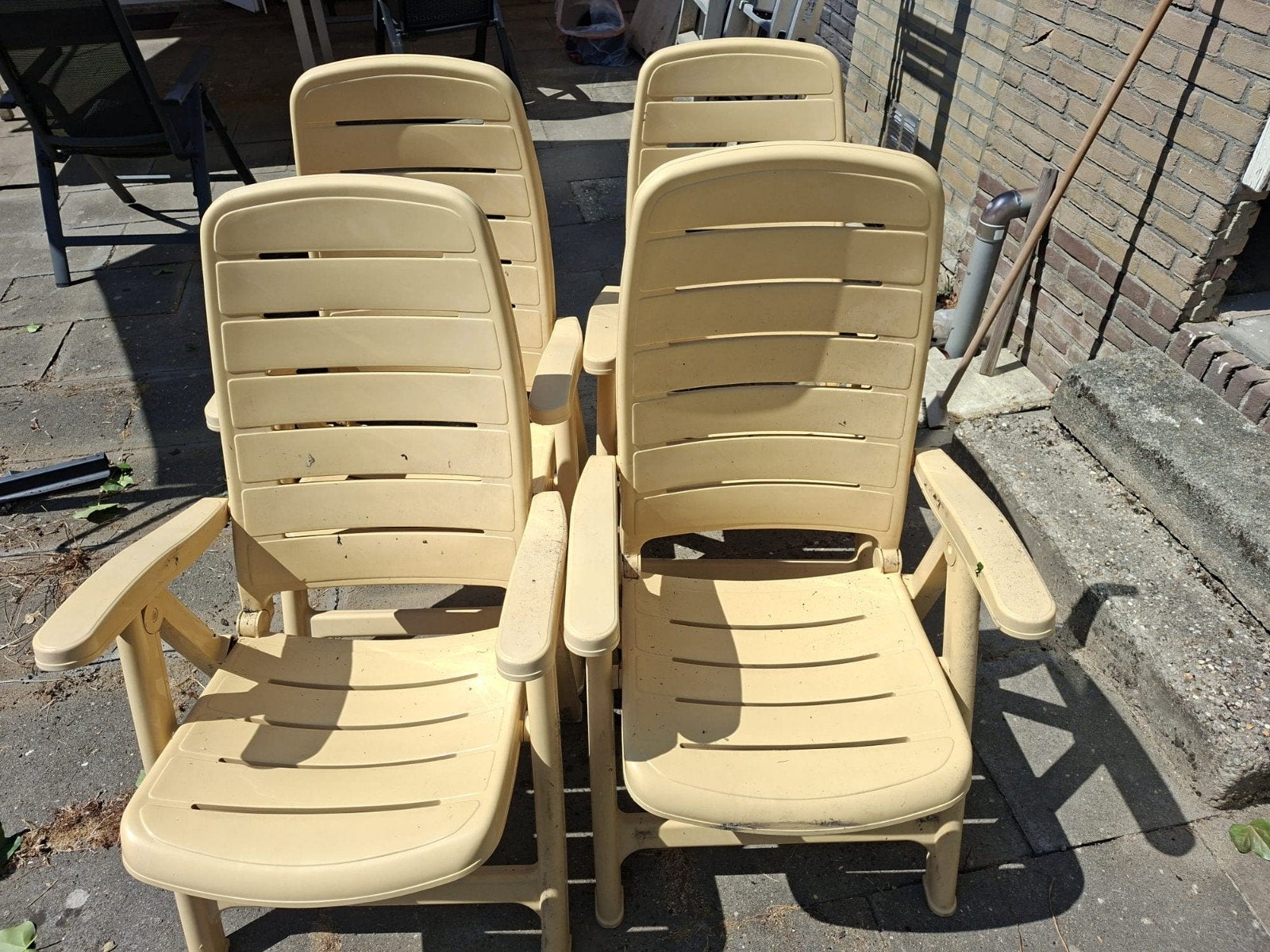 4 gele tuinstoelen, Ophalen, Gebruikt, Kunststof
