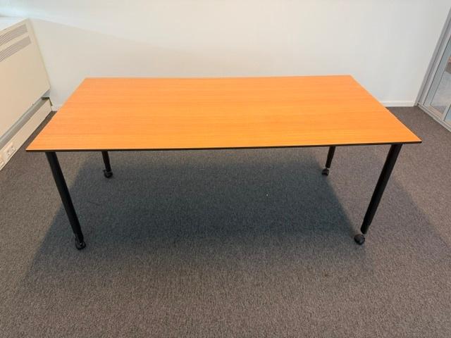 Ahrend 500 Instelbaar bureau / tafel met schroef, 1st, 90 cm, In hoogte verstelbaar, Gebruikt, 180 cm