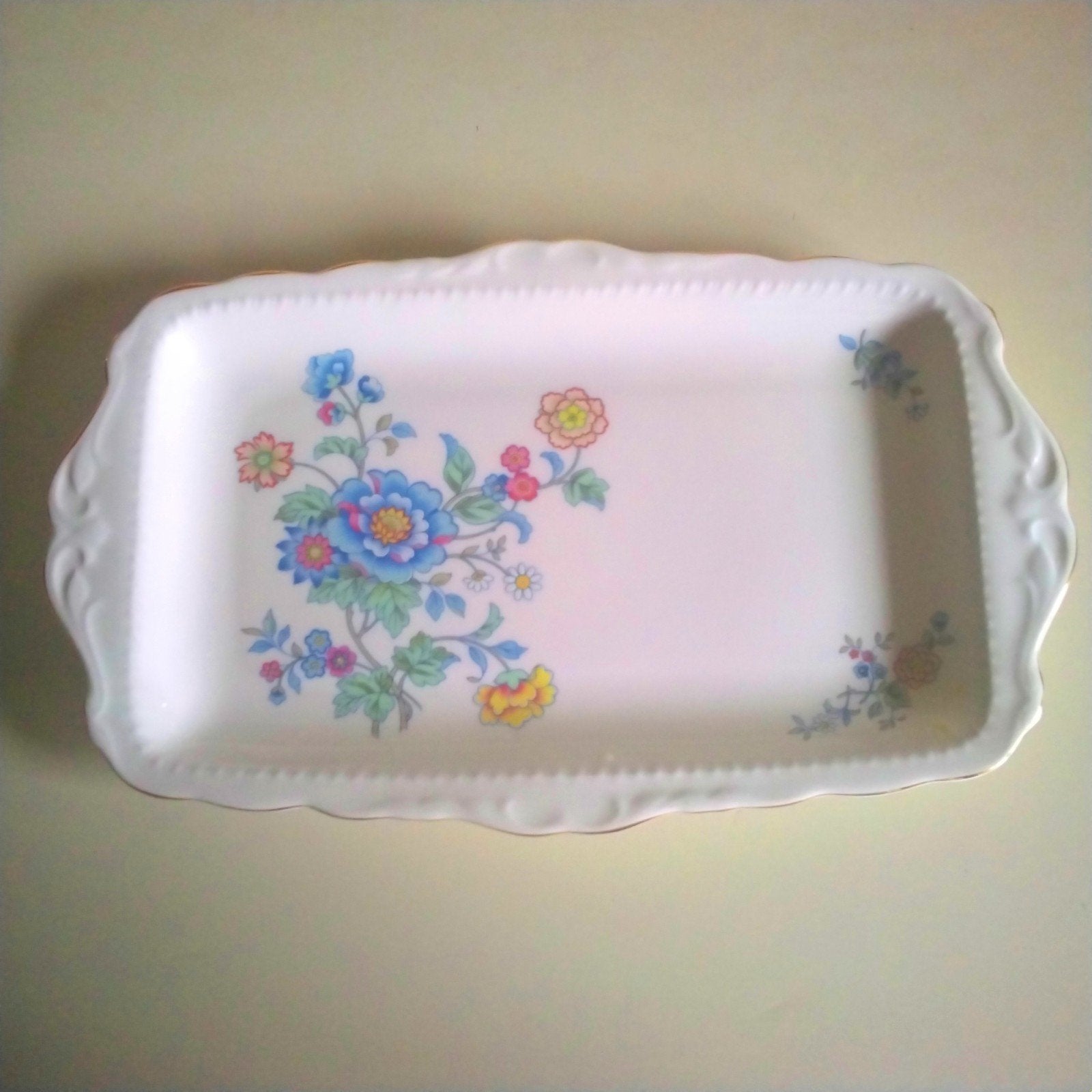 Engelse royal vale cakeschaal met bloemen, Ophalen of Verzenden, Porselein, Overige stijlen, Overige typen