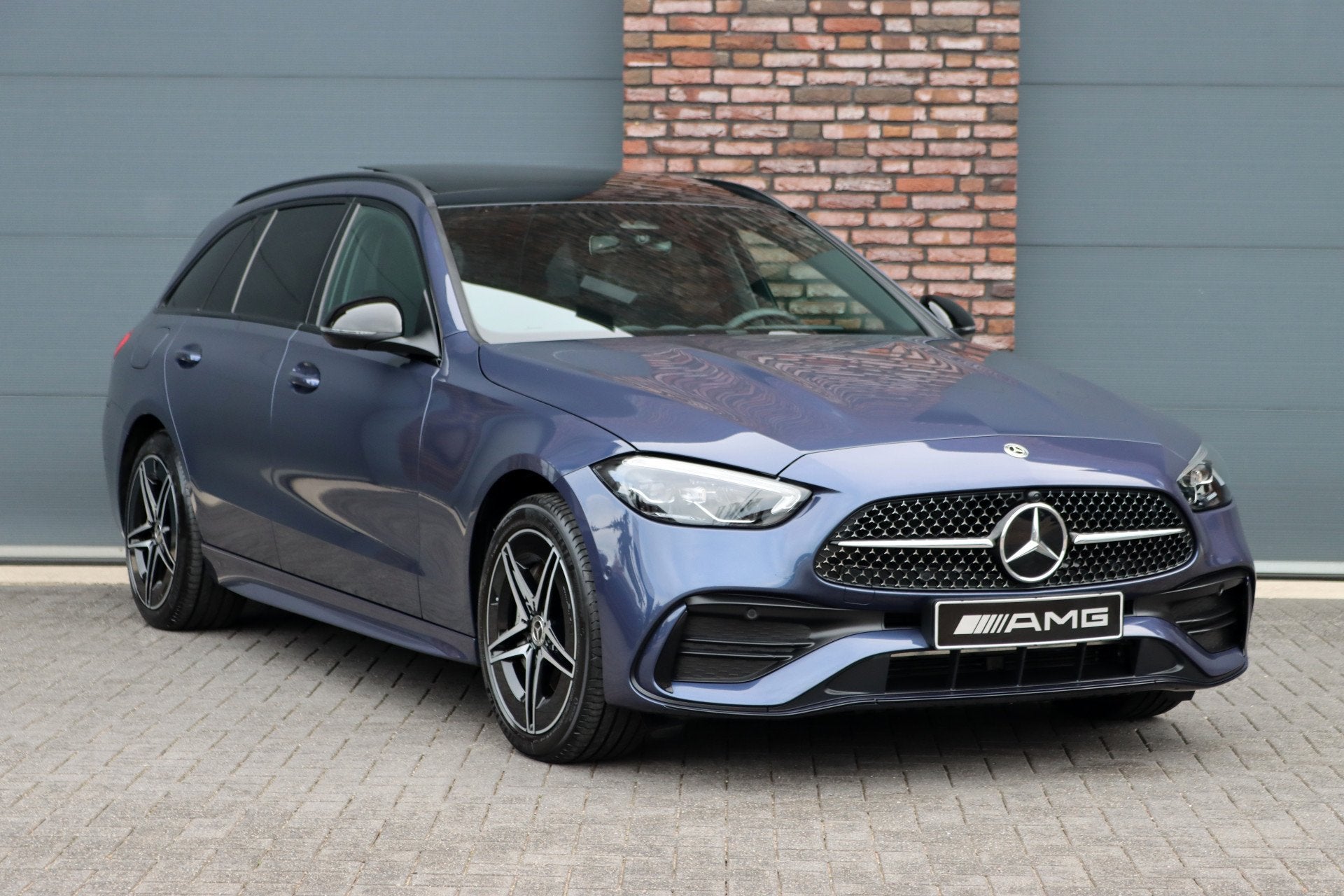 Mercedes-Benz C-Klasse Estate 300 e AMG Line Premium | Panor, Dealer onderhouden, Achterwielaandrijving, Gebruikt, 4 cilinders