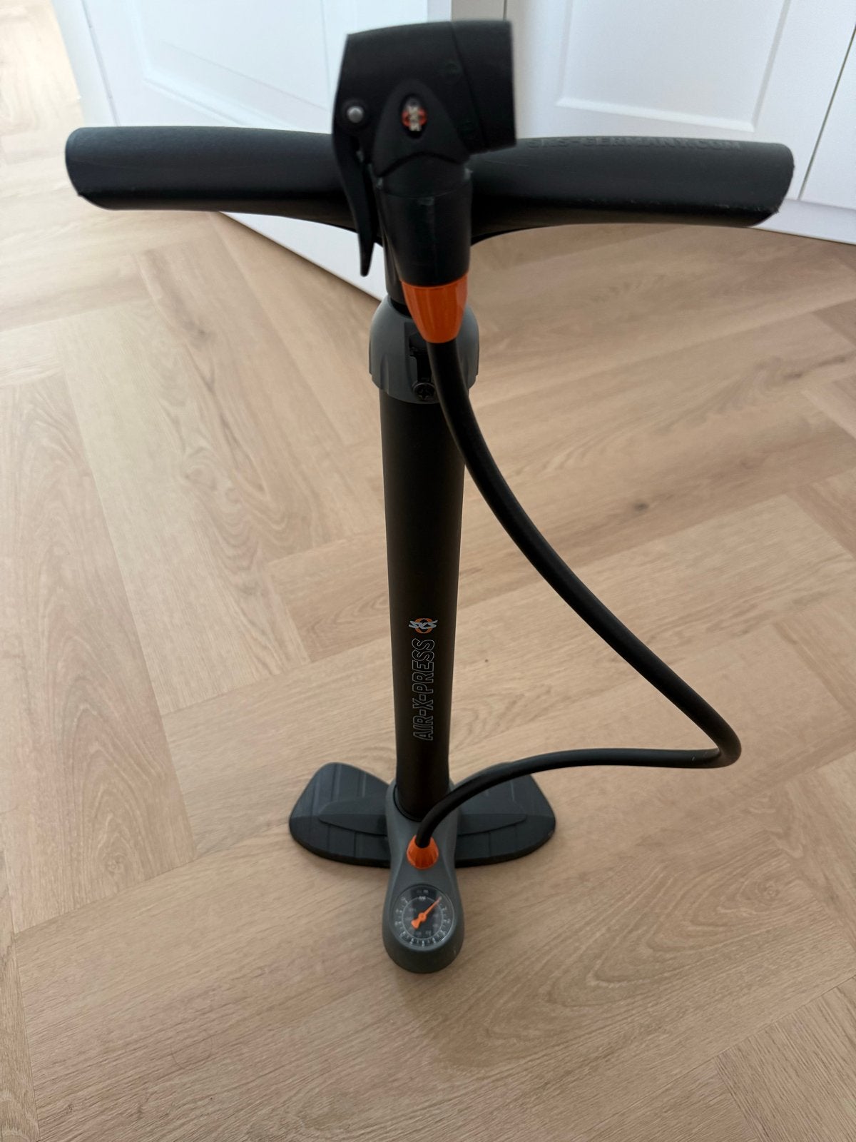 SKS Air-X-Press fietspomp met drukmeter, Fietsen en Brommers, Ophalen, Drukmeter, Gebruikt