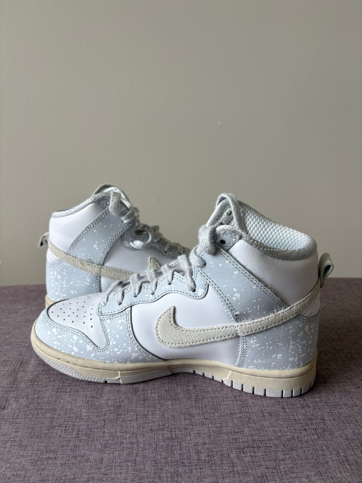 Nike Dunk High Up 'Light Bone' sneakers, Ophalen, Zo goed als nieuw, Wit, Sneakers of Gympen