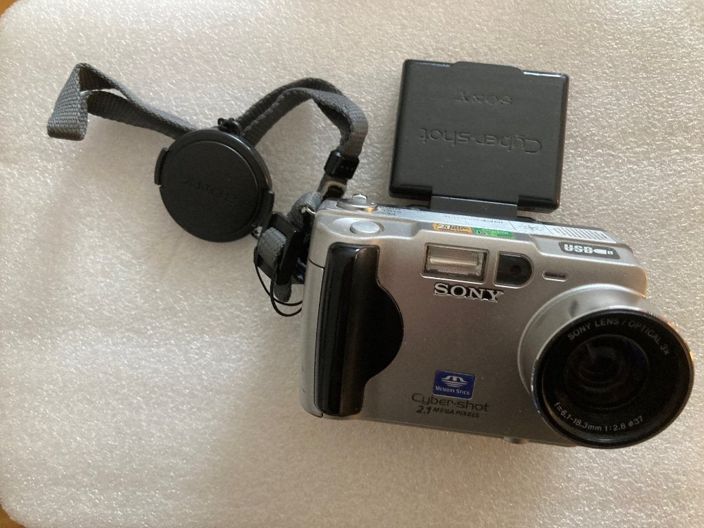 Sony cyber-shot 3x VINTAGE EN RETRO, Ophalen, Gebruikt, 4 t/m 7 keer, Sony