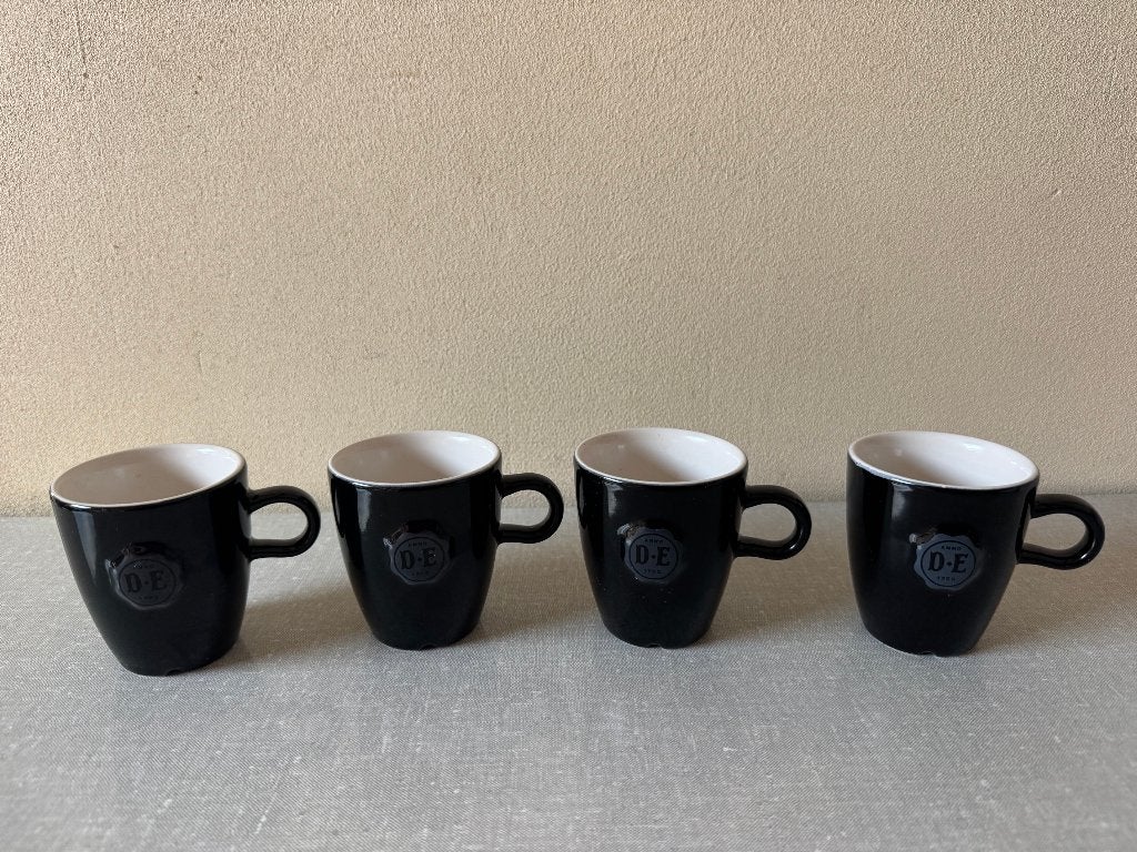 4 NIEUWE Douwe Egberts mokjes kopjes met D.E. embleem ZWART, Overige merken, Nieuw, Ophalen of Verzenden, Overige stijlen