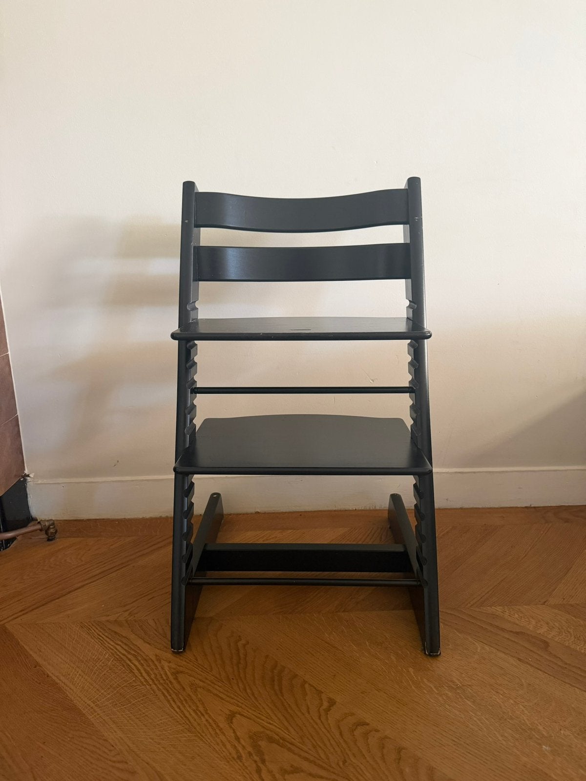 Zwarte Stokke tripp trapp meegroei kinderstoel, Kinderen en Baby's, Kinderstoelen, Ophalen, Gebruikt, Meegroeistoel