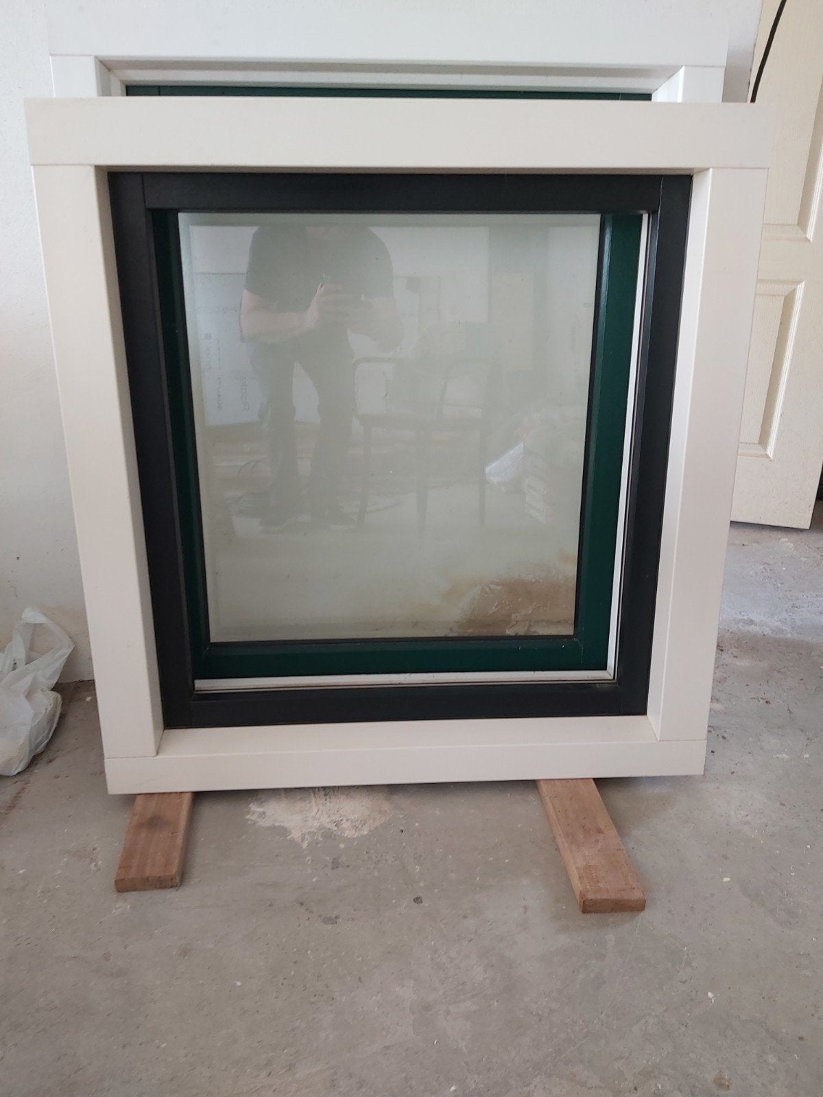 Nieuw kunststof draai kiep kozijn verdiept 98x101.5 met HR++, Doe-het-zelf en Verbouw, Glas en Ramen, Ophalen, Gevelraam of Ruit