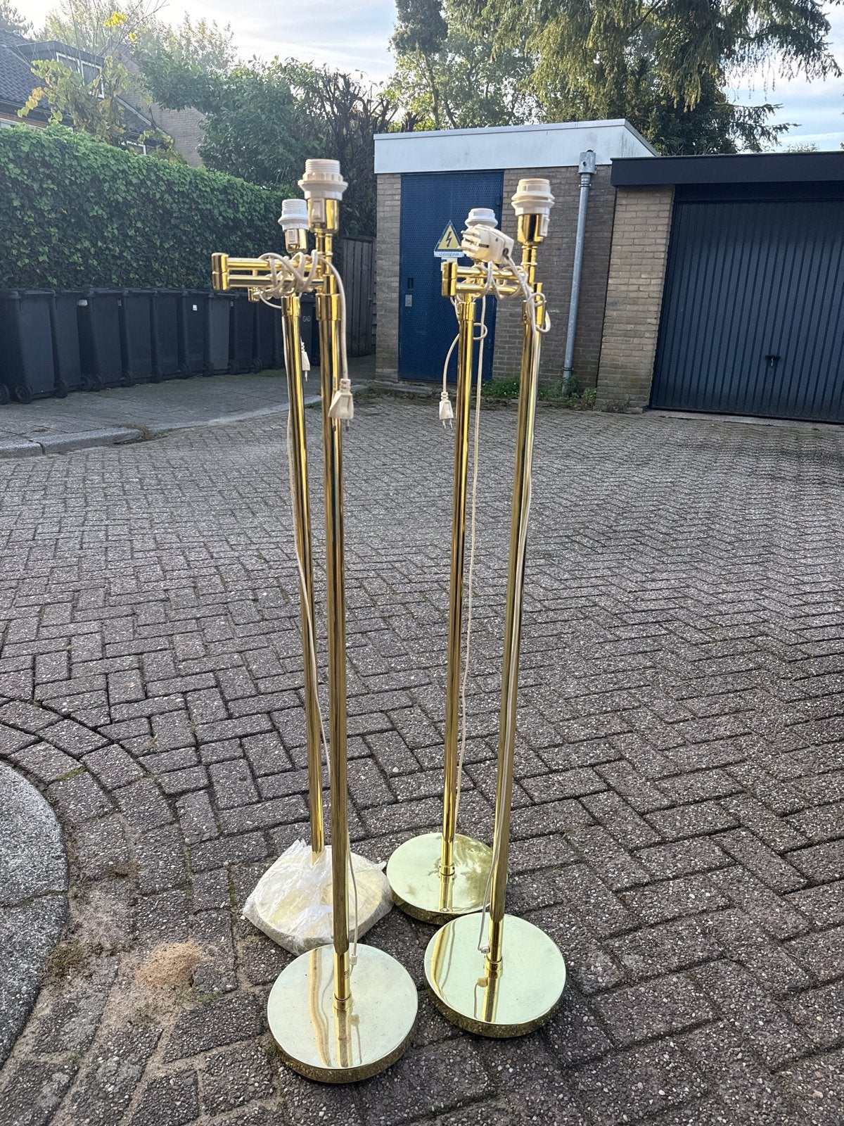 Set van 4 gouden vloerlampen, messing, E27 fitting, Gebruikt, Metaal, 150 tot 200 cm, E27 (groot)