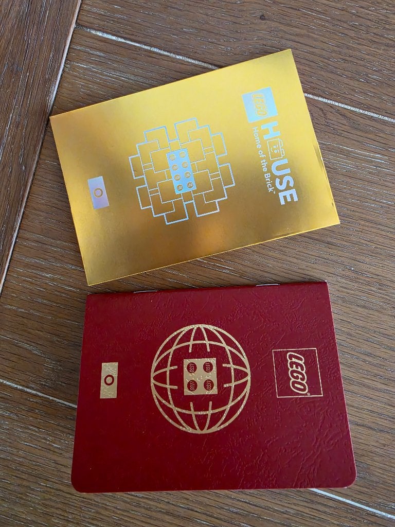 Lego paspoort met exclusieve limited gouden hoes, Ophalen of Verzenden, Nieuw
