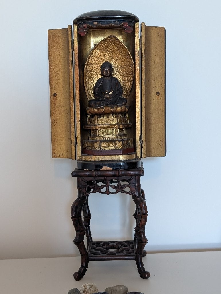 Japanse Reisboeddha (Zushi) – Amida Nyorai, Antiek en Kunst, Kunst | Beelden en Houtsnijwerken, Houtsnijwerk, Hout, Religie, 20 - 50 cm