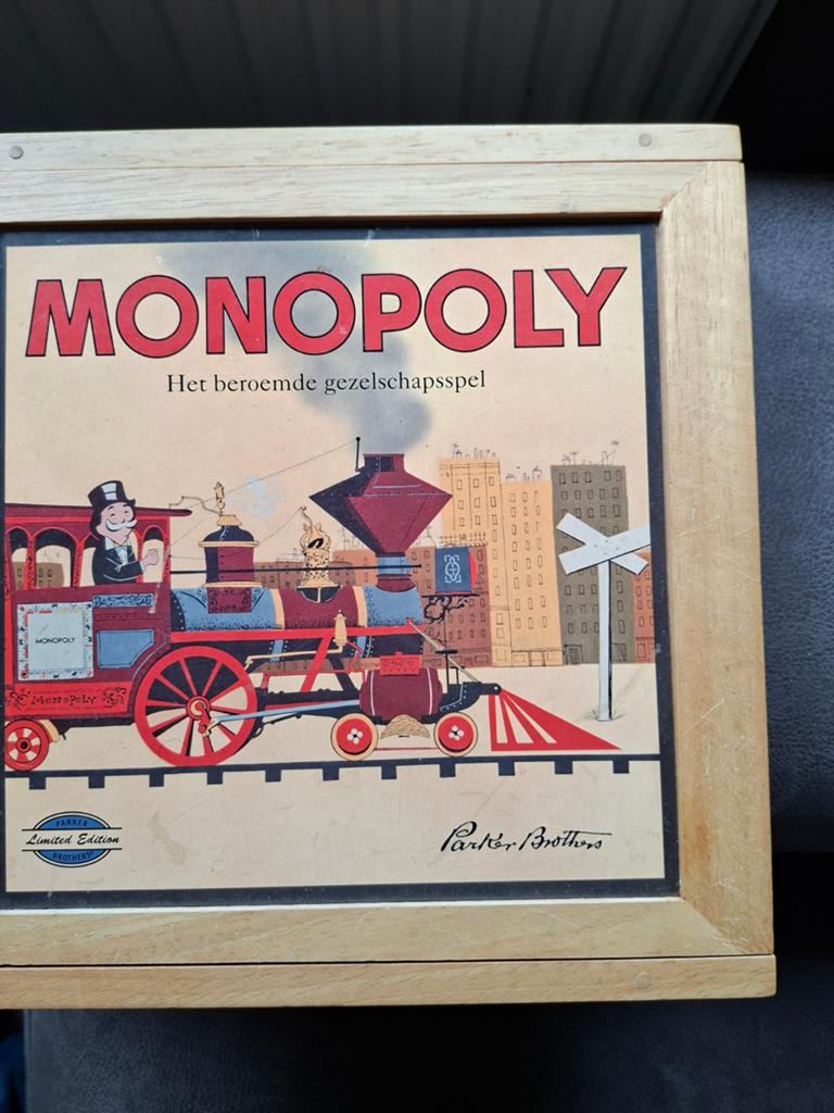 Monopoly houten kist, Hobby en Vrije tijd, Gezelschapsspellen | Bordspellen, Ophalen of Verzenden
